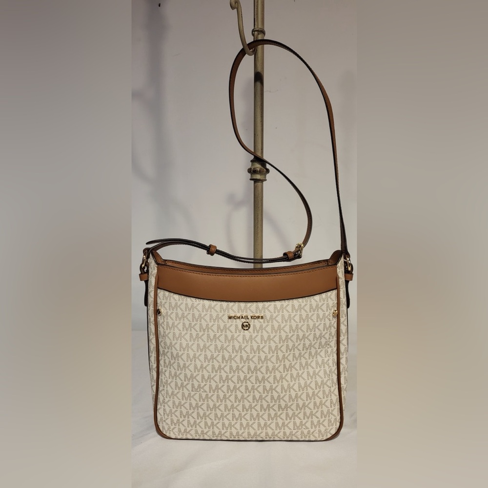 💎Price Drop..MICHAEL KORS Jet Set logo messenger bag